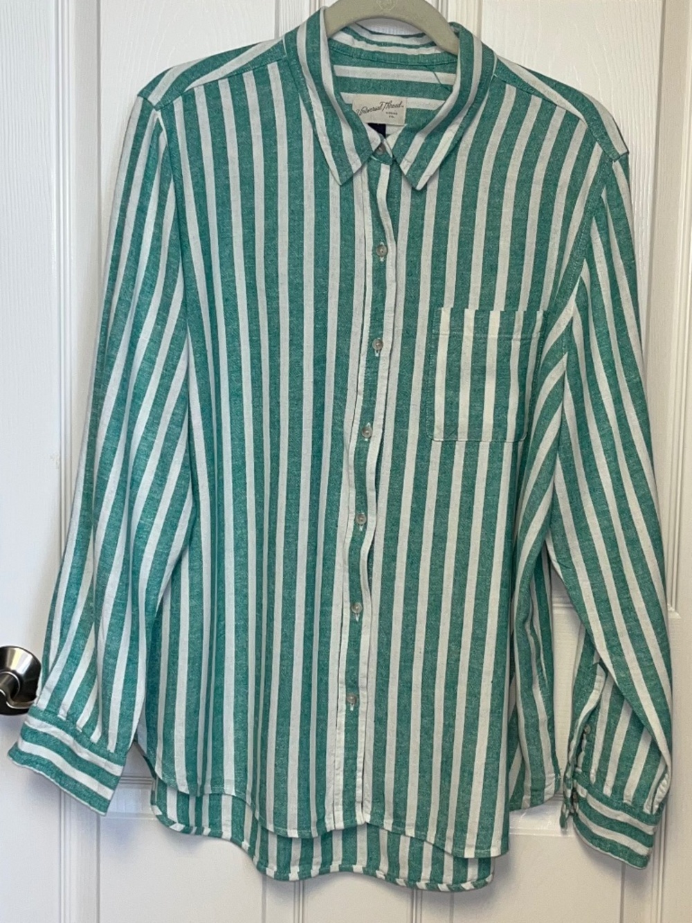 Universal Thread Women’s Long Sleeve Shirt Green and White Stripe Linen Blend L